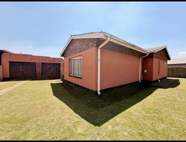 3 BEDROOM HOUSE FOR SALE IN VANDERBIJLPARK CE 4
